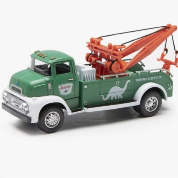 Menards Toys Sinclair Dino Service 956 Ford Tow Truck New 223 Issue